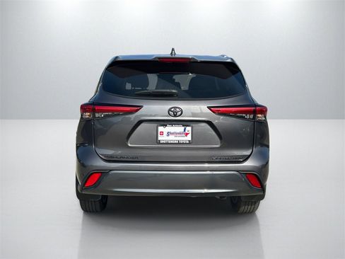 Used 2022 Toyota Highlander Limited image 6