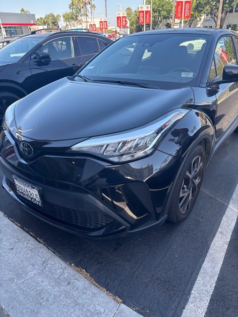 Used 2022 Toyota C-HR XLE FWD image 1