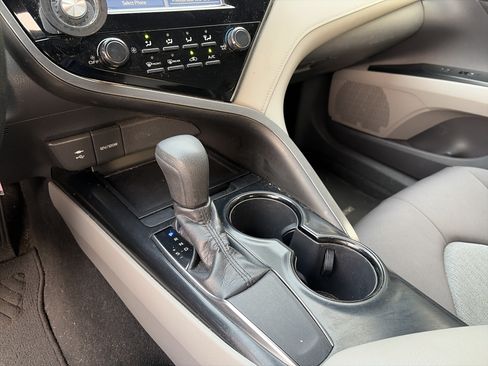 Used 2019 Toyota Camry LE FWD image 32