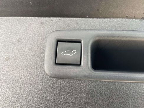 Used 2025 Toyota Highlander XLE image 10