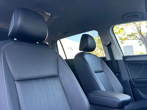 Used 2022 Volkswagen Tiguan SE image 18