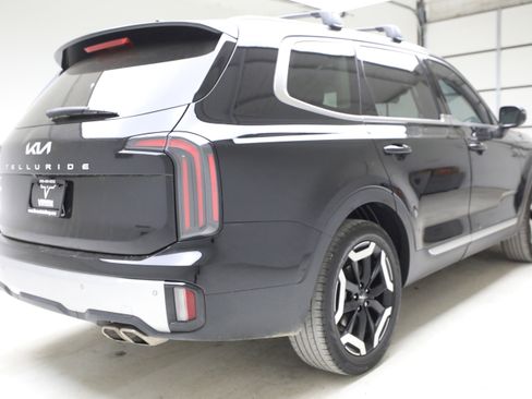 Used 2024 Kia Telluride EX w/ EX Captain's Chair Package FWD image 5