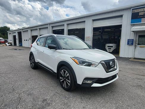 Used 2020 Nissan Kicks SR FWD image 7