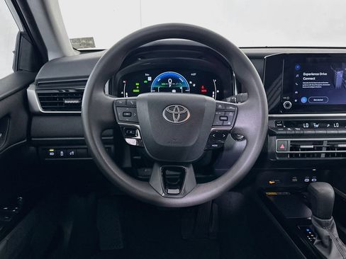 Used 2025 Toyota Camry LE w/ Convenience Package FWD image 18