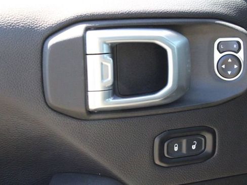 Used 2022 Jeep Wrangler Unlimited Rubicon 4xe AWD/4WD image 14
