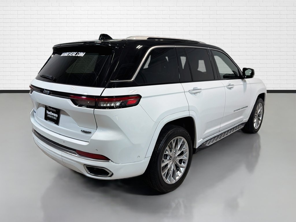 Used 2023 Jeep Grand Cherokee Summit w/ Luxury Tech Group V AWD/4WD image 9