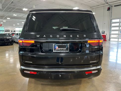 Used 2023 Jeep Wagoneer Series III w/ Preferred Equipment Group AWD/4WD image 7