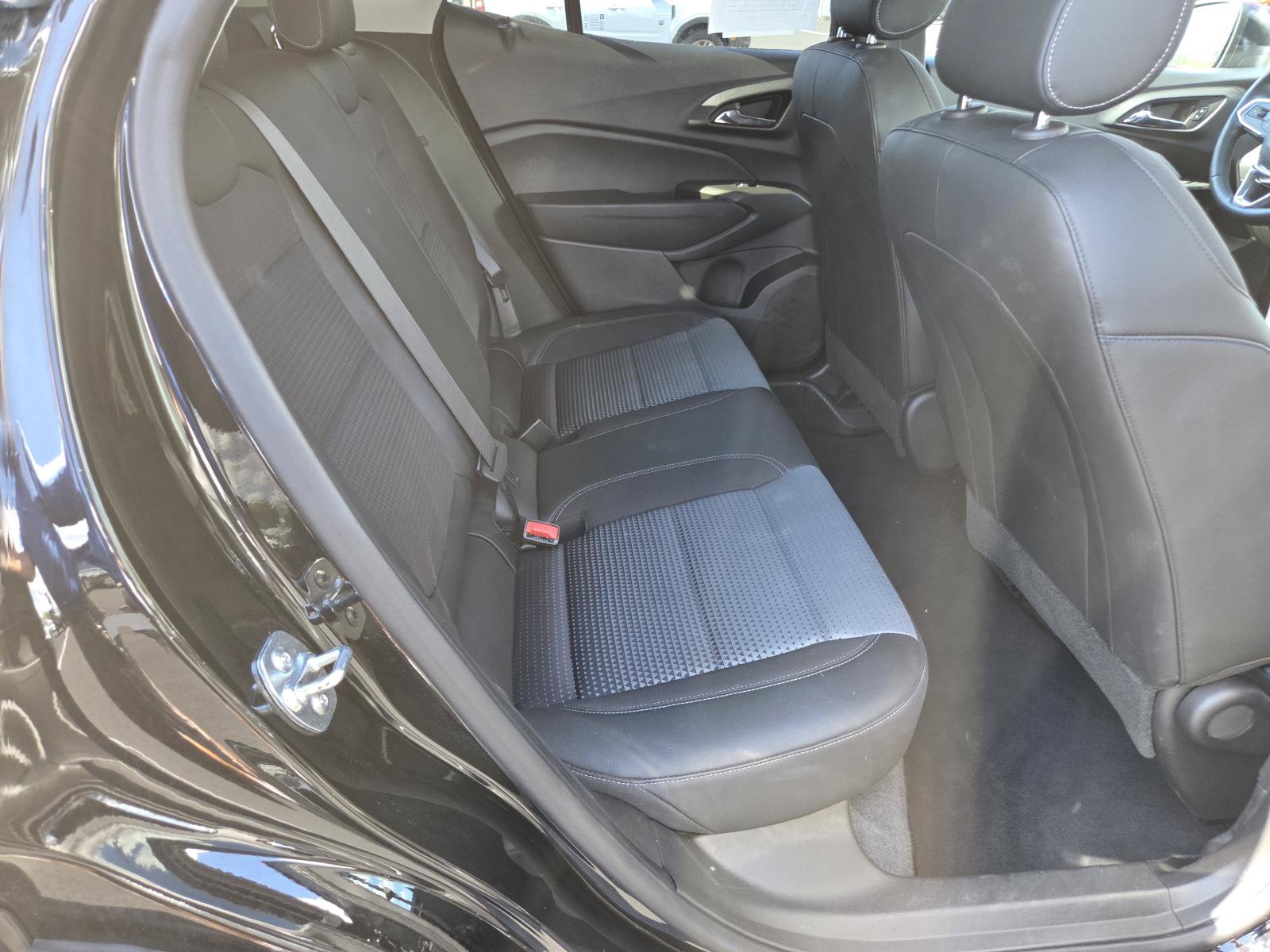 Used 2025 Chevrolet Trax LT w/ LT Convenience Package FWD image 18