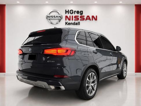 Used 2021 BMW X5 xDrive40i w/ Convenience Package AWD/4WD image 2