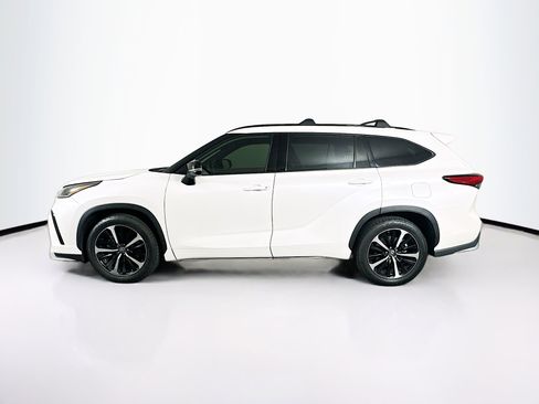 Used 2021 Toyota Highlander XSE FWD image 4