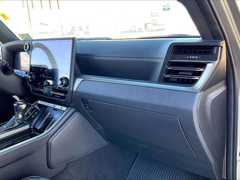 Used 2024 Lexus GX 550 Premium w/ Cold Area Package image 16