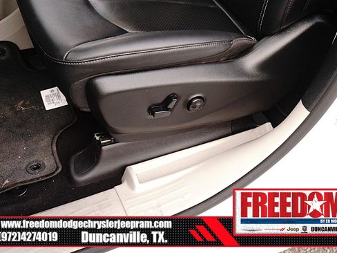 Certified 2024 Chrysler Pacifica Touring-L image 37