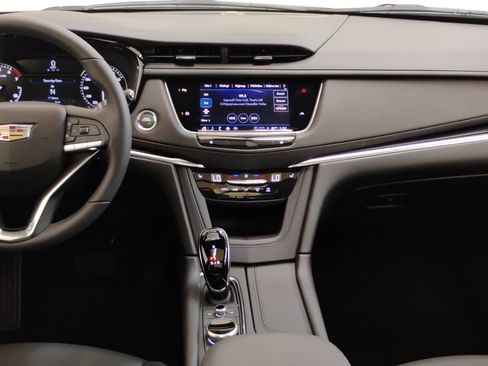 New 2025 Cadillac XT6 Luxury image 26