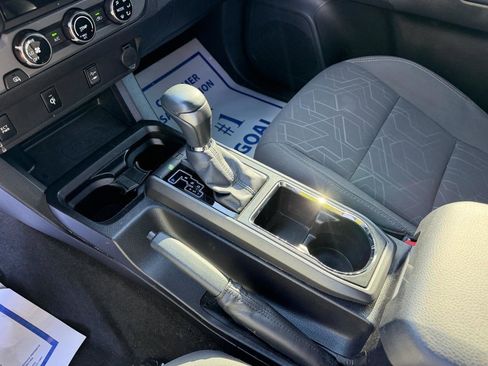 Used 2016 Toyota Tacoma TRD Sport w/ Towing Package image 35