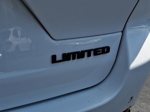 Used 2023 Jeep Grand Cherokee Limited w/ Black Appearance Package AWD/4WD image 30