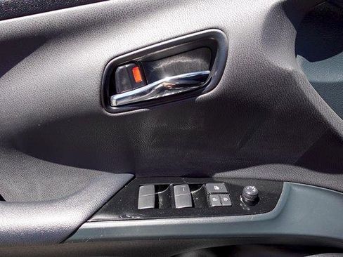 Certified 2022 Toyota Prius LE FWD image 11