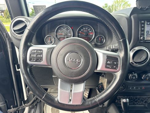 Used 2015 Jeep Wrangler Unlimited Rubicon AWD/4WD image 17