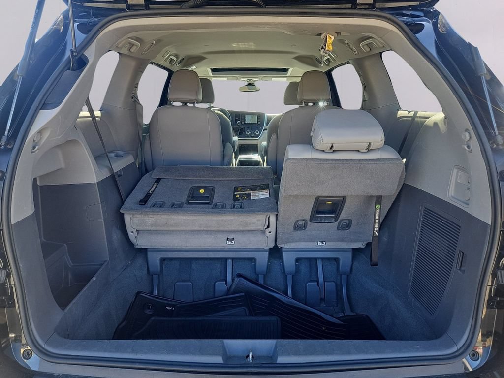 Used 2020 Toyota Sienna XLE w/ XLE Navigation Package AWD/4WD image 31
