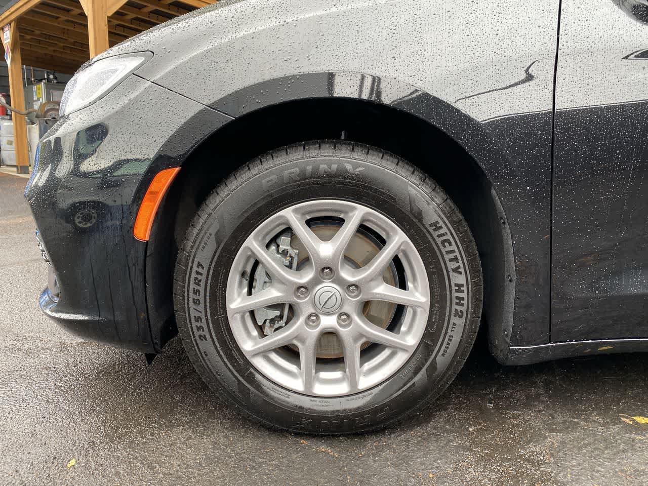 Used 2025 Chrysler Pacifica Select FWD image 10