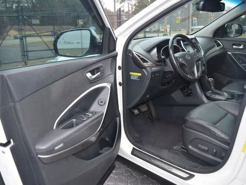 Used 2017 Hyundai Santa Fe Limited image 17