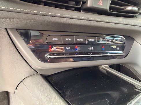 Used 2023 Buick Envision Essence image 22