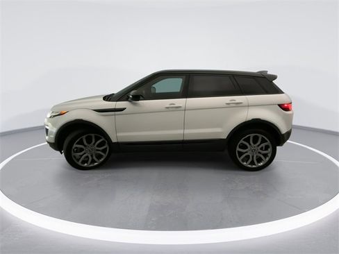 Used 2019 Land Rover Range Rover Evoque SE image 9