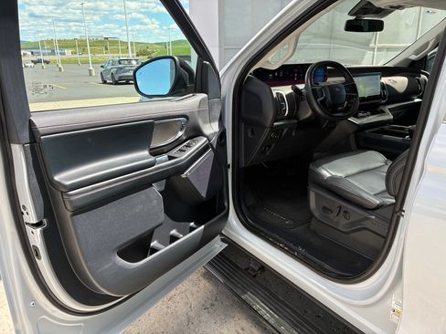Used 2025 Ford Expedition Platinum AWD/4WD image 15