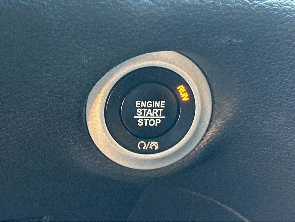 Used 2023 Chrysler Pacifica Pinnacle FWD image 24
