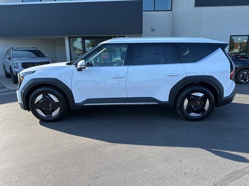 New 2026 Kia EV9 Wind image 2