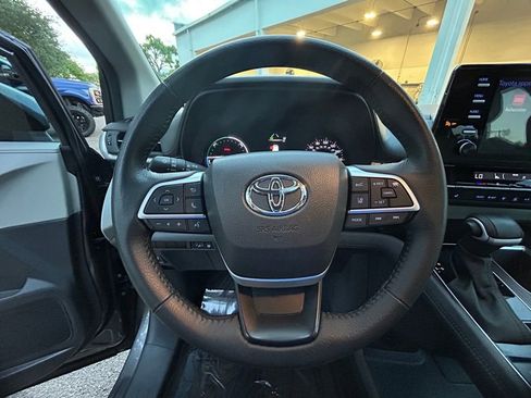 Used 2024 Toyota Sienna XLE image 16