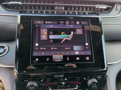 New 2025 Jeep Grand Cherokee L Altitude image 25