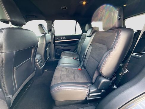 Used 2018 Ford Explorer XLT w/ Equipment Group 202A AWD/4WD image 24