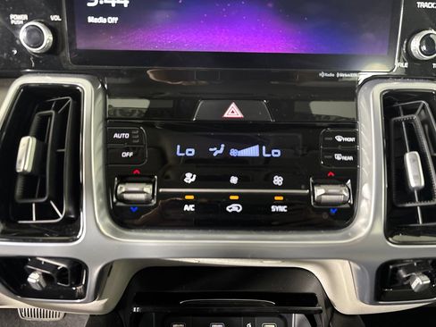 Used 2023 Kia Sorento SX AWD/4WD image 21