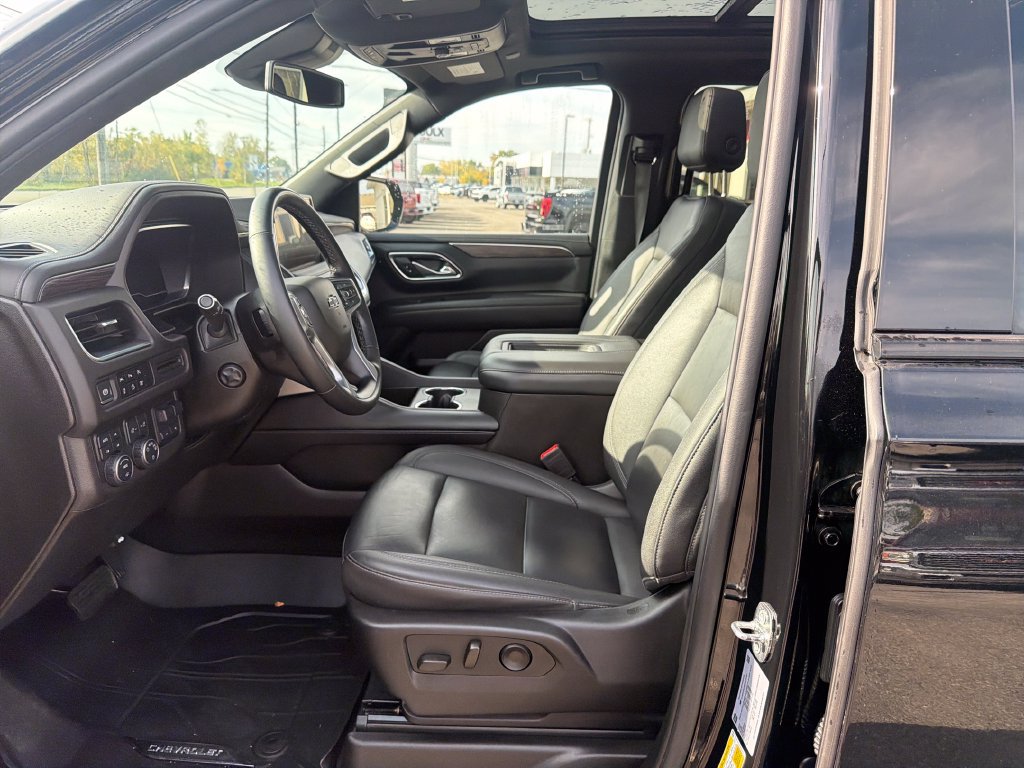 Used 2023 Chevrolet Suburban Z71 w/ Z71 Off-Road Package AWD/4WD image 10