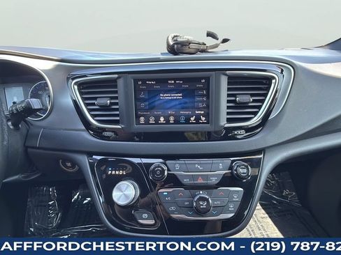 Used 2019 Chrysler Pacifica Touring Plus w/ S Appearance Package FWD image 19