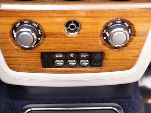 Used 2010 Rolls-Royce Phantom Drophead Coupe image 97