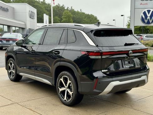 New 2025 Volkswagen Tiguan SE image 12