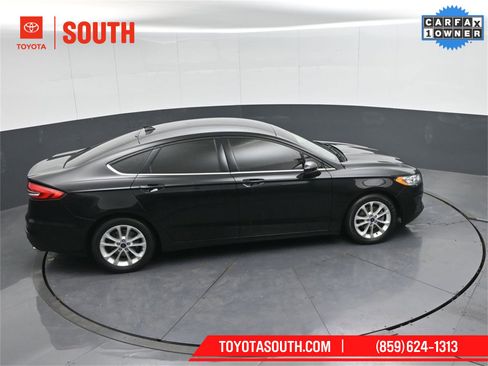 Used 2019 Ford Fusion SE image 41