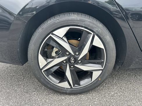Certified 2023 Hyundai Elantra SEL w/ Convenience Package FWD image 17