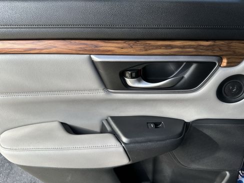 Used 2017 Honda CR-V Touring image 29