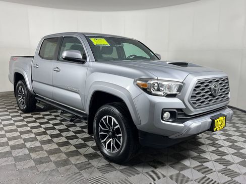 Used 2021 Toyota Tacoma TRD Sport w/ Technology Package AWD/4WD image 3