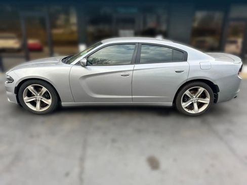 Used 2016 Dodge Charger R/T image 2