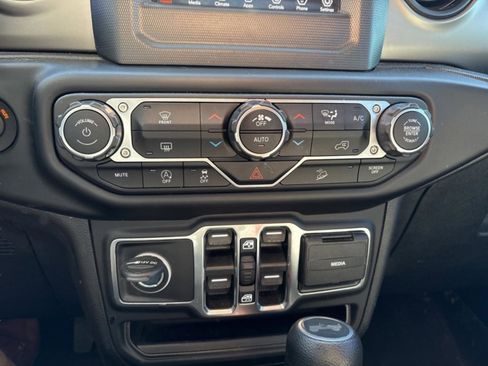 Used 2021 Jeep Wrangler Unlimited Sport image 24