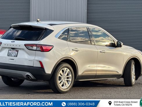 Used 2020 Ford Escape SE image 4