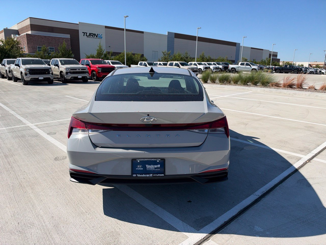 Used 2023 Hyundai Elantra SE FWD image 6