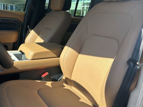 Used 2025 Land Rover Defender 110 S image 9