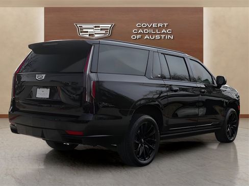 Used 2024 Cadillac Escalade ESV Sport w/ LPO, ONYX Package image 4