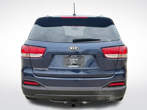 Used 2017 Kia Sorento AWD image 4