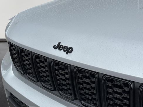 New 2025 Jeep Grand Cherokee L Altitude image 11