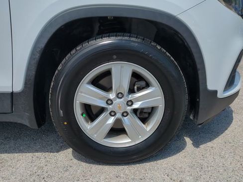 Certified 2021 Chevrolet Trax LS w/ Tint and Cruise Package image 11